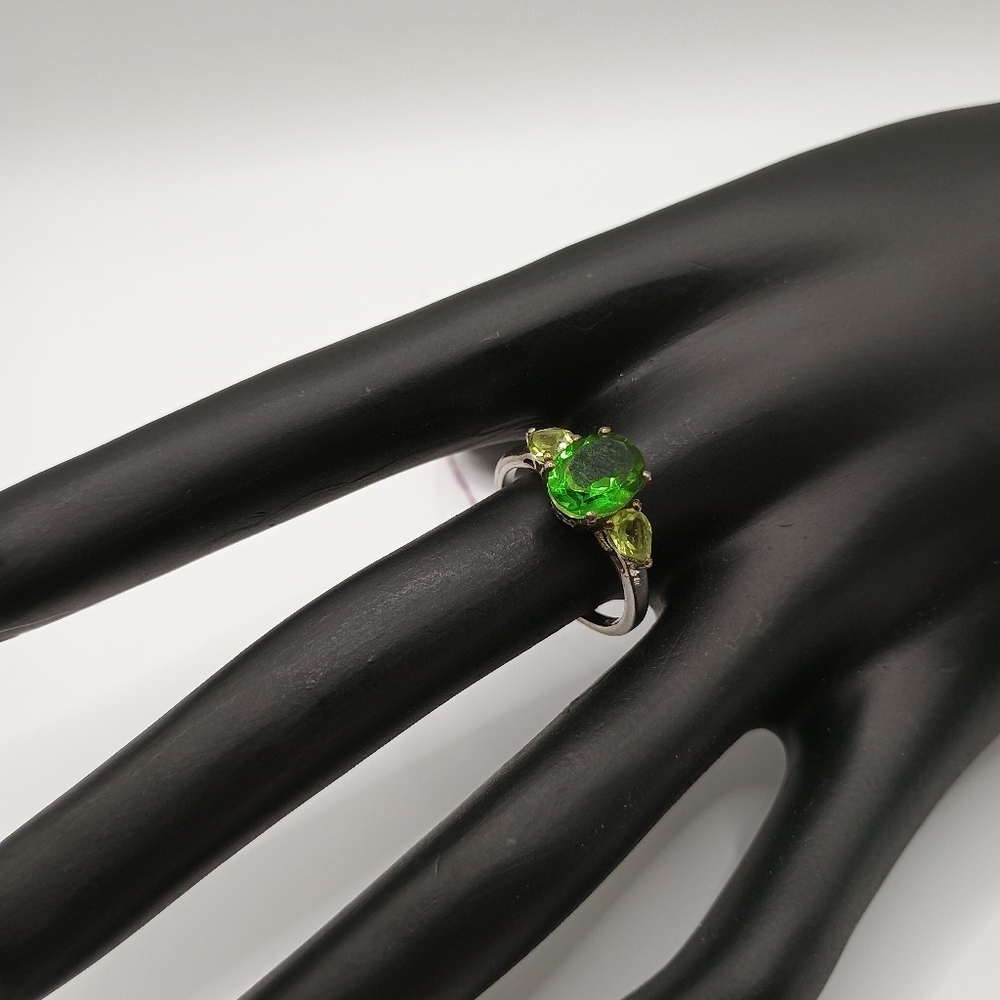 Green Gemstones And Sterling Silver Ring Size 7